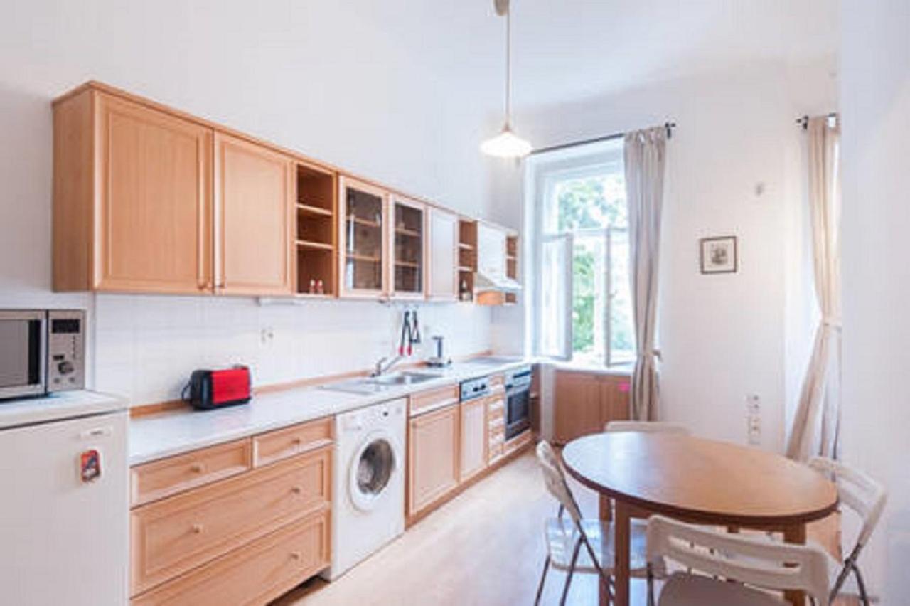 Historic Centre-Spacious Apartment Прага Екстер'єр фото